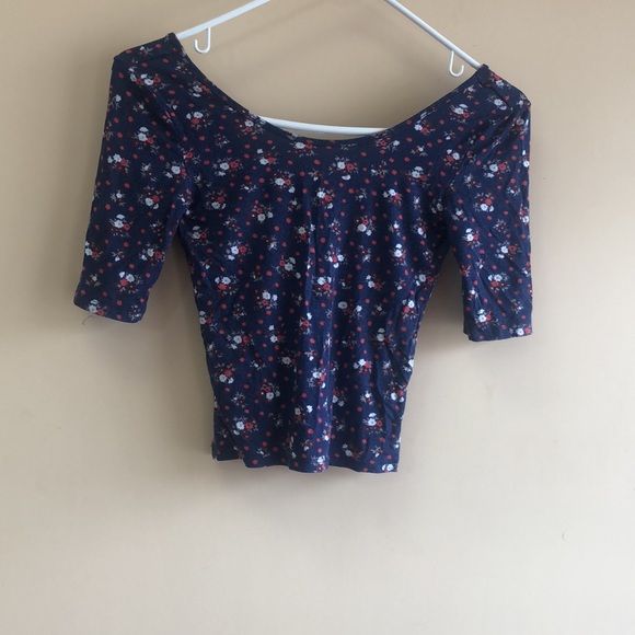 Top - Picture 2 of 3